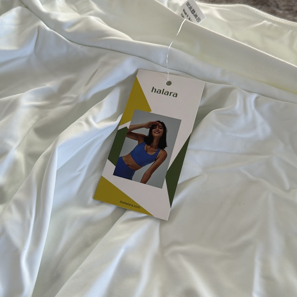 White Halara athletic pleated skort with pockets size 1x. - Picture 4 of 4